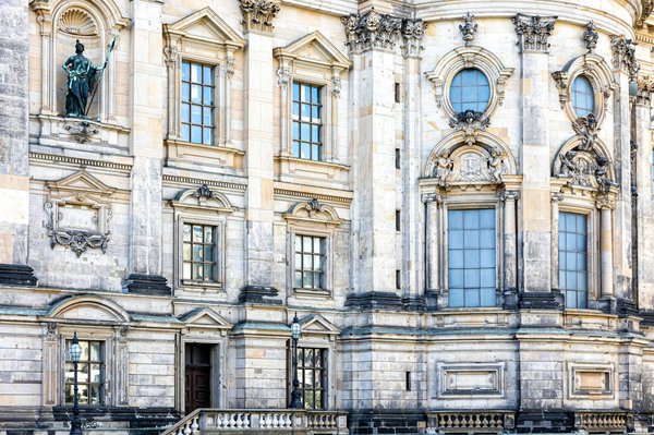 Quels sont les défis et solutions dans la rénovation énergétique des bâtiments historiques ?