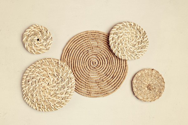 Décoration : comment embellir vos murs sans recourir au perçage ?