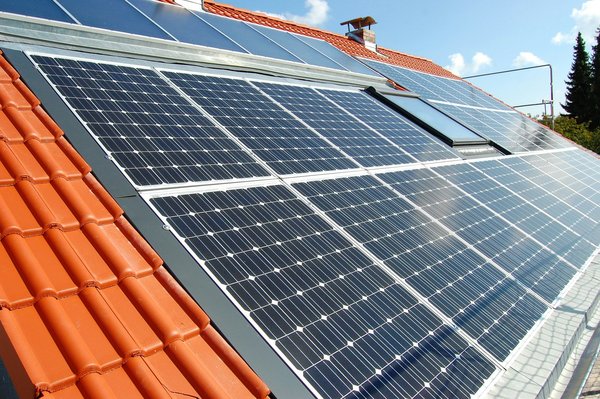 La tuile photovoltaïque pour capter discrètement l'énergie solaire